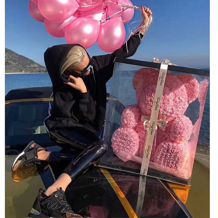 Beruang teddy bunga mawar